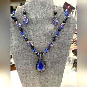 Pretty Blue & Black Glass Bead Necklace  20” Earrings Hang 2 1/2”